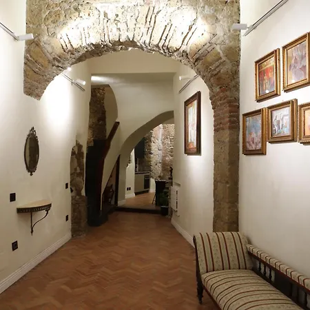 Odeon Neapolis Konukevi Napoli