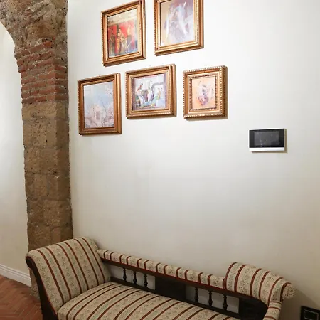 ゲストハウス Odeon Neapolis - Historic In Theater 4*