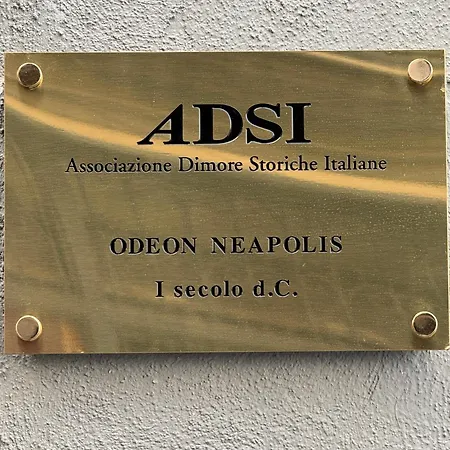 Odeon Neapolis - Historic In Theater Konukevi Napoli